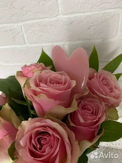 33. Массажер роликовый для лица и шеи розовый