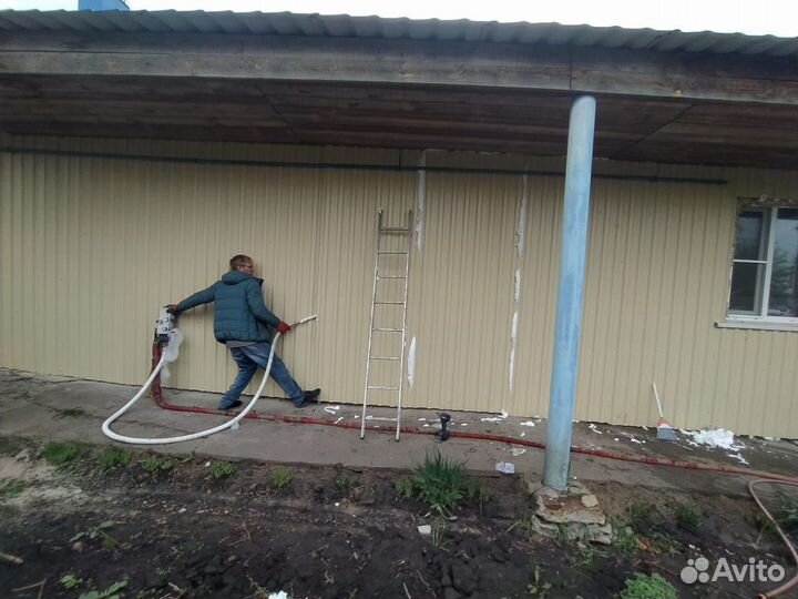 Утепление стен пеноизолом. Утепление дома эковатой