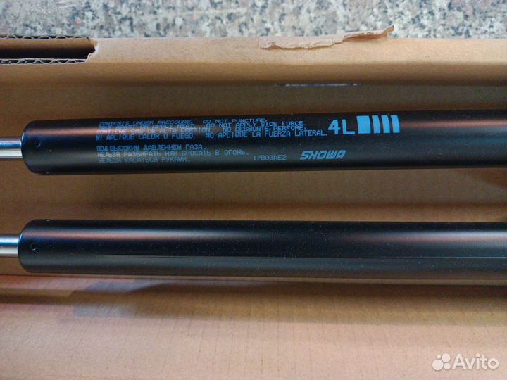 Амортизатор багажника Митцубиси Л200 Mitsubishi L2