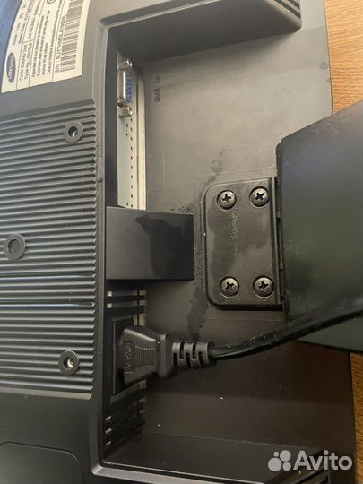 Монитор Samsung SyncMaster 710N