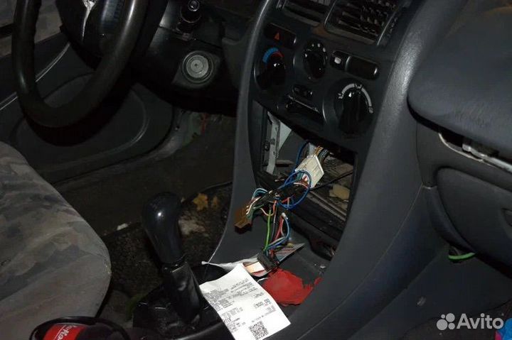 Mitsubishi Carisma 1.8 МТ, 1998, 250 000 км