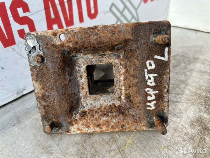 Кронштейн усилителя бампера задний левый Kia