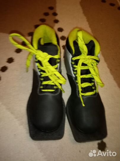 Ботинки лыжные 33 размер