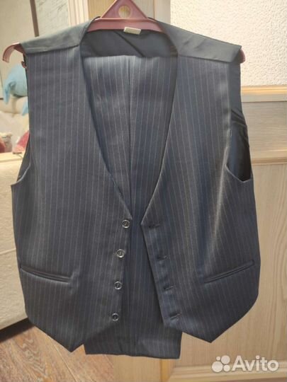 Костюм тройка