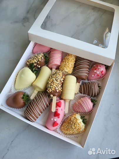 Клубника и бананы в шоколаде