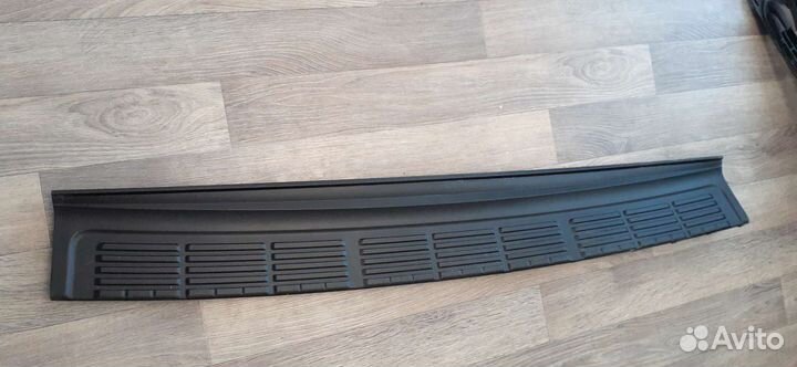 Toyota Land Cruiser 200 накладка заднего бампера