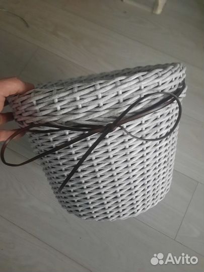 Кашпо из искусственного ротанга