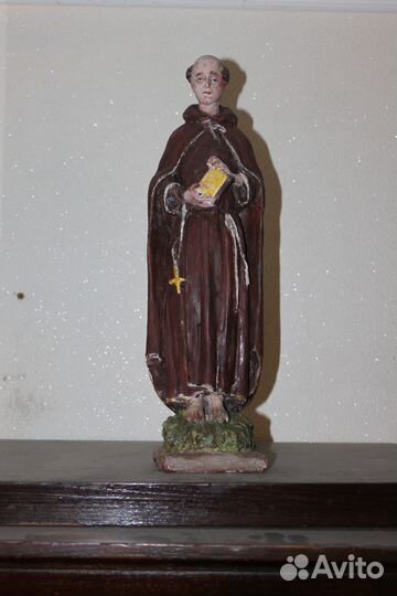 Старинные иконы и религиозные фигуры