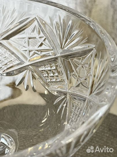 Хрустальная ваза на ножке