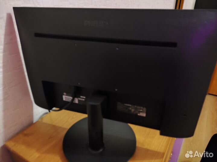 Монитор Philips 221v