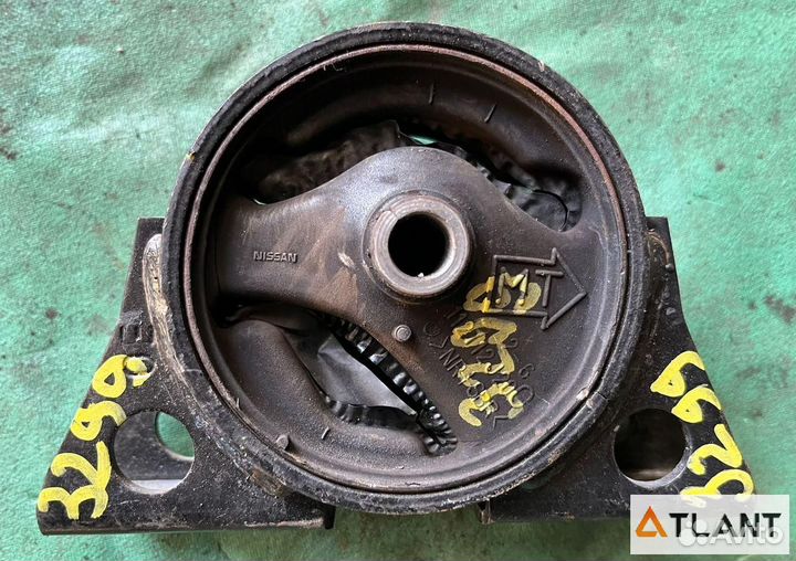 Подушка двигателя передний nissan bassara