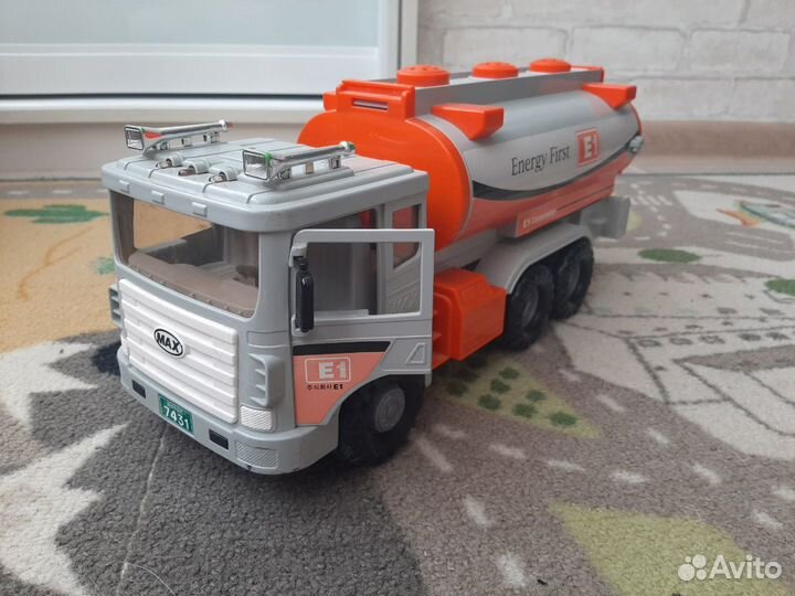 Машинка бензовоз