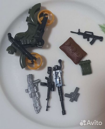 Лего оружие рюкзак и техника