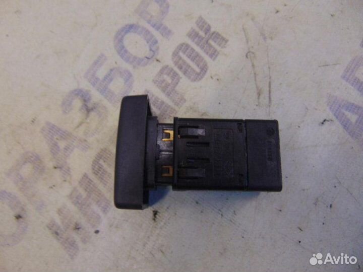 Кнопка включения аварийной сигнализации Renault