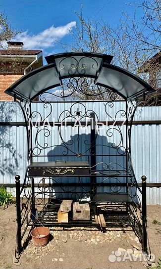 Мангал с крышей