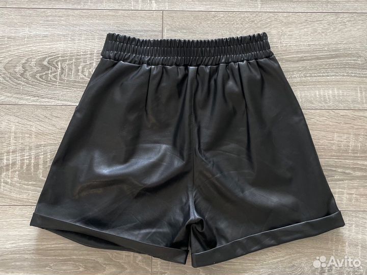 Шорты кожаные черные