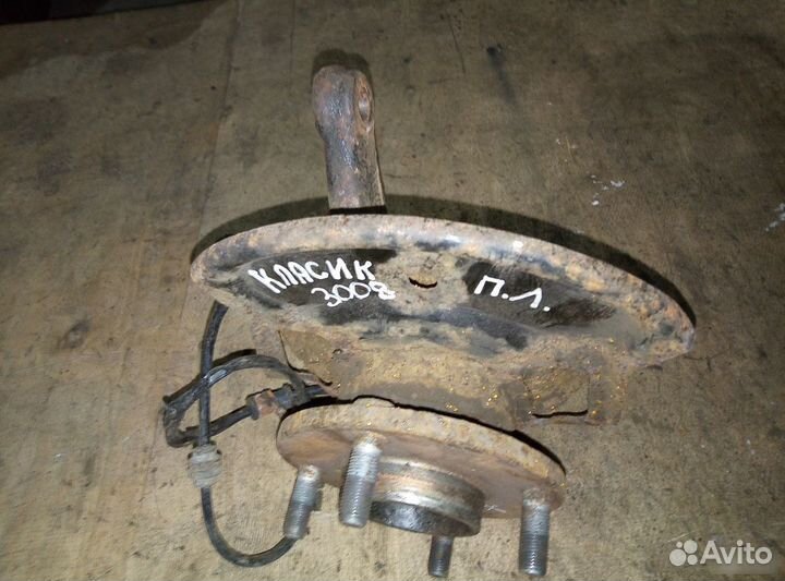 Кулак передний Nissan Almera classic