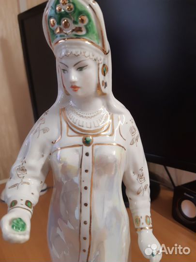 Статуэтка фарфор 