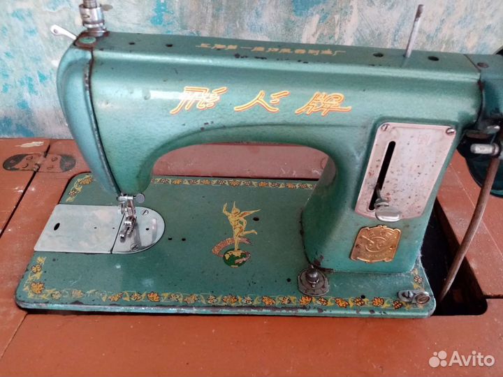 Швейная машинка со столом