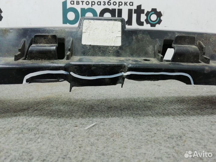 Кронштейн заднего бампера левый центральный