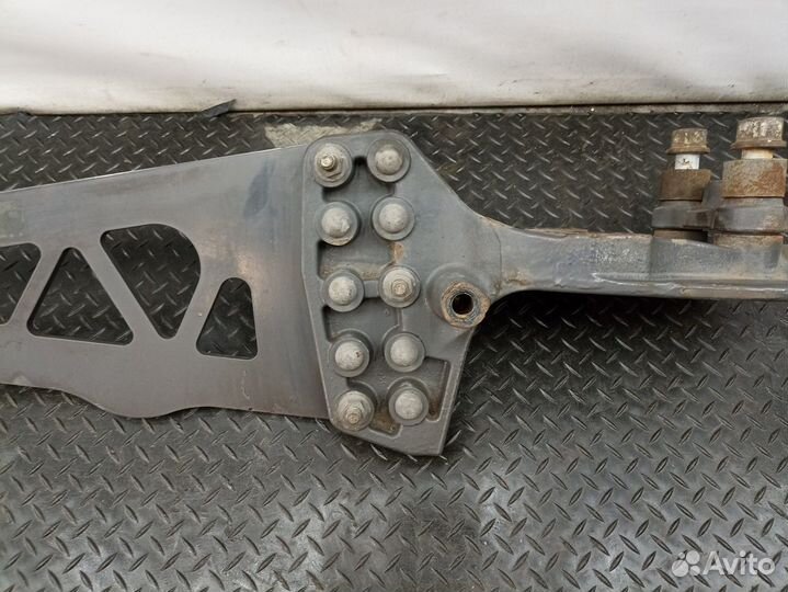 22119770 Кронштейн передней пневморессоры правый