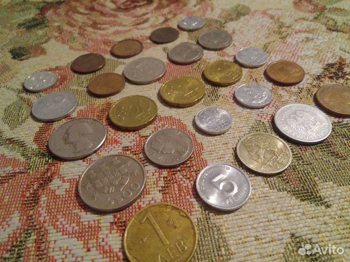 25 монет разных стран одним лотом