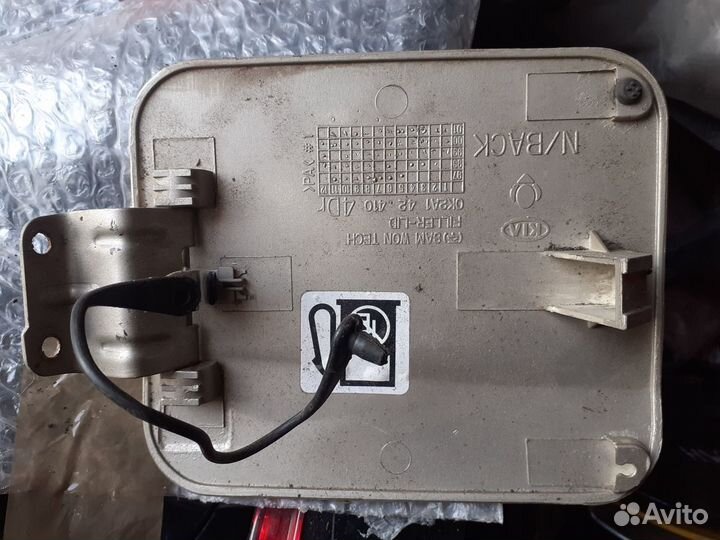 Лючок бензобака (топливного бака) Kia Spektra