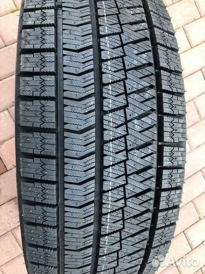 Bridgestone Blizzak Ice 255/40 R19 96S