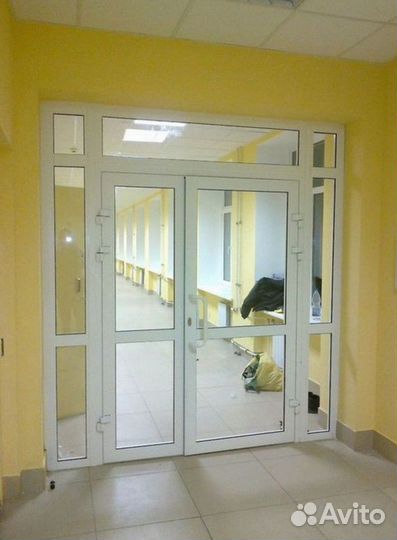 Пластиковая дверь