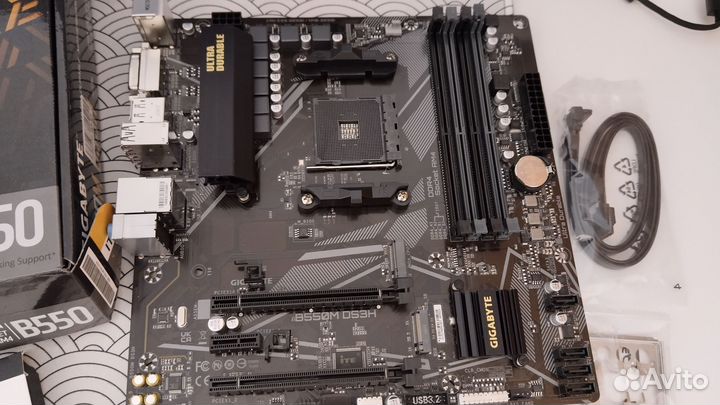 AMD Ryzen 5 5600 + B550M + DDR4 16 GB