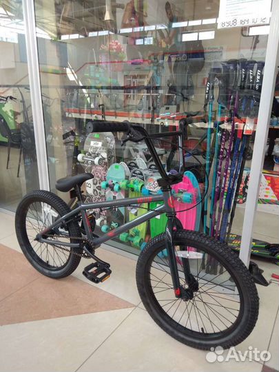 Велосипед BMX начального уровня