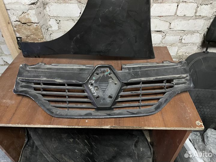 Решетка радиатора Рено Логан 2 Сандеро 2