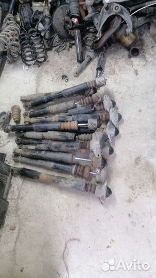 Задний амортизатор Фольксваген Пассат Б6