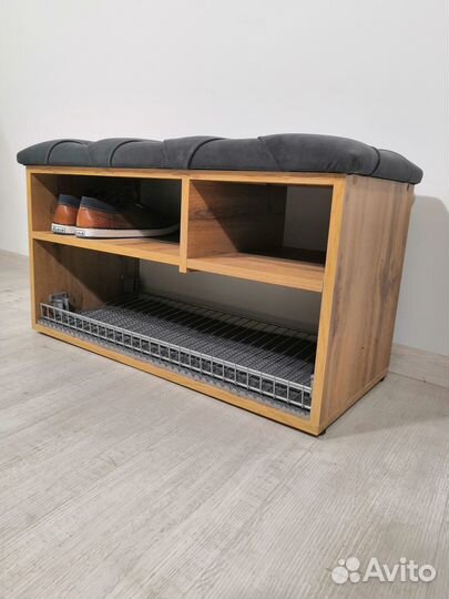 Обувница с металлической решёткой