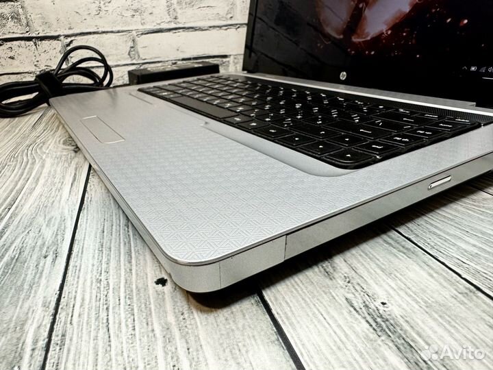 Офисный ноутбук HP 256\8 2 видеокарты