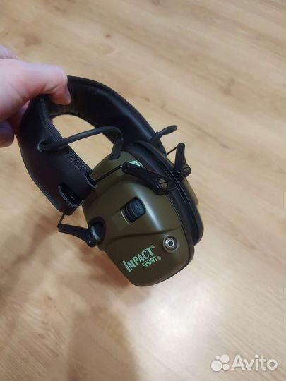 Активные наушники howard impact и wolkers razor