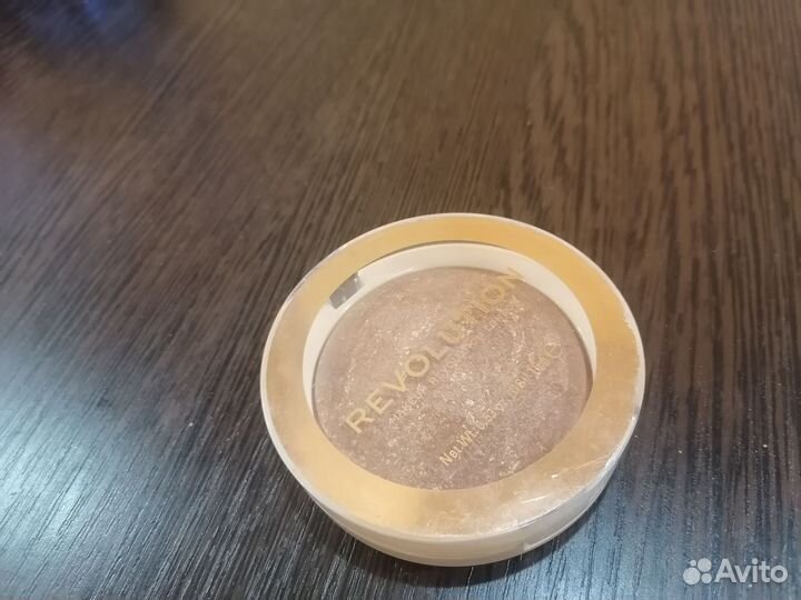Revolution бронзер
