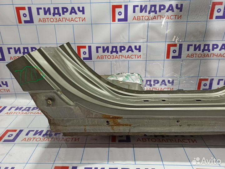 Порог со стойкой правый Nissan Primera (P12). Вмятина
