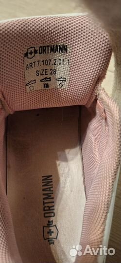 Кроссовки для девочки