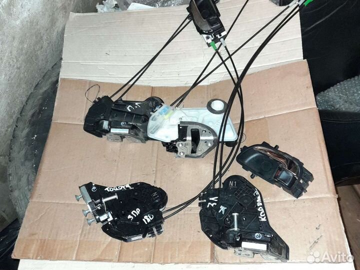 Замок двери тойота королла 180 13 года выпуска