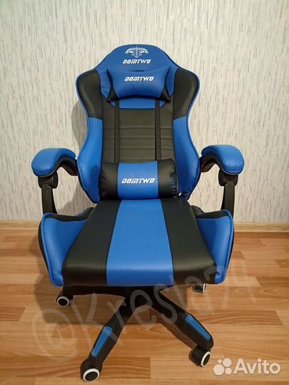 Компьютерное кресло сине-черной расцветки