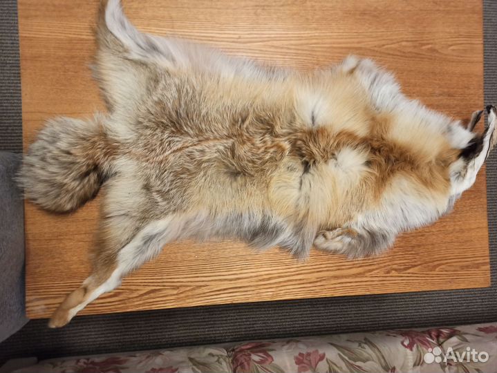 Шкуры лисы и воротник норки и кусочки