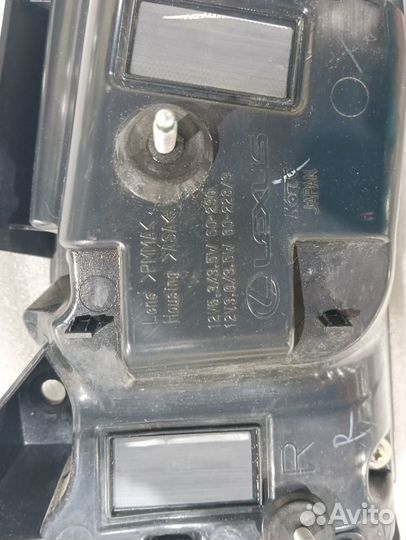 Фонарь задний правый внутренний Lexus LX 815816033