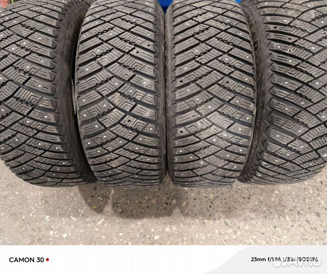 Goodyear Ultragrip Ice Arctic 215/60 R16 99T