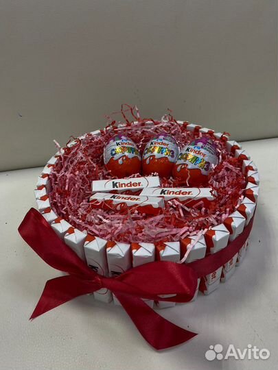 Сладкий подарок Торт из киндеров