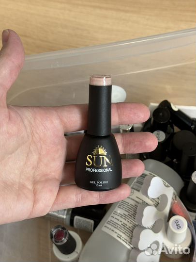 LED лампа для ногтей с гель-лаками много