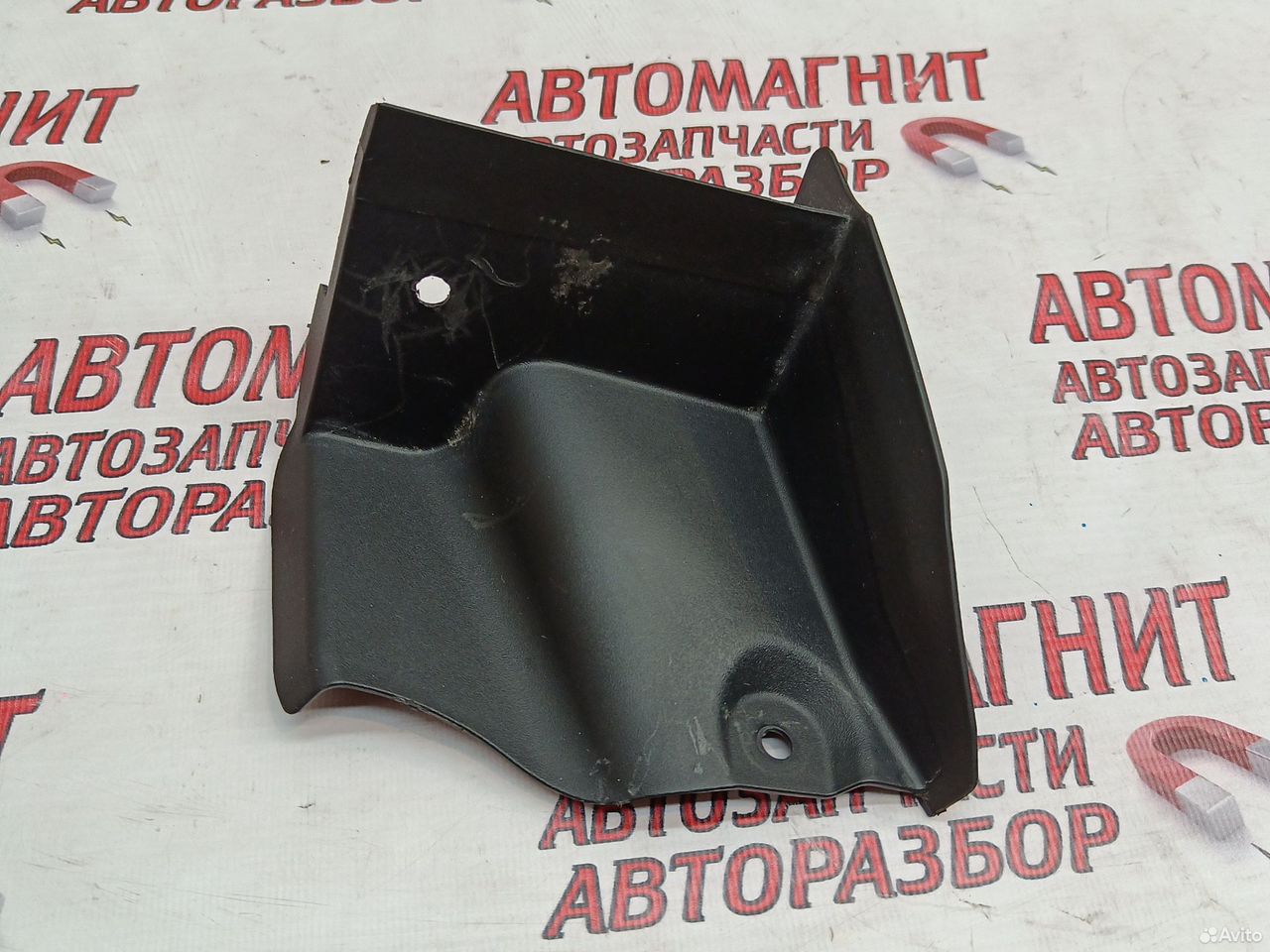 Накладка петли капота правая Киа Соул 3 SK3