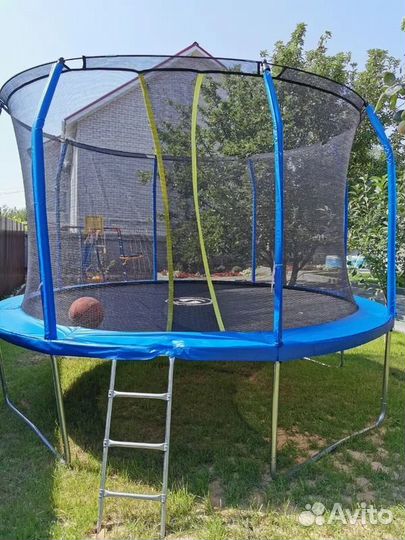 Батут с защитной сеткой
