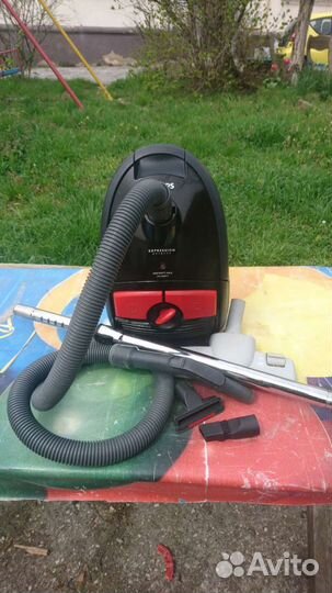 Пылесос Philips с многоразовым мешком