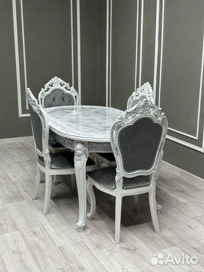 Кухонный стол и стулья